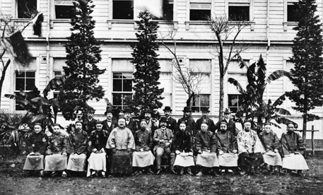 Welcoming a Chinese education mission to Kobun Gakuin in July 1902.