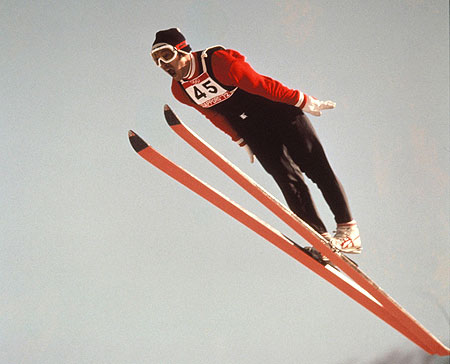 第11回札幌冬季大会の70m級ジャンプ、金メダリストの笠谷幸生選手。Photo:アフロスポーツ 