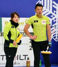 カーリング、藤沢・山口組が連勝 混合ダブルスの世界選手権