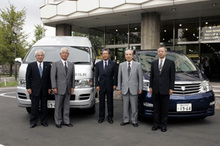 （財）日本宝くじ協会がJOCに広報活動車両を贈呈