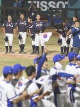 日本、韓国に敗れ銀メダル 野球・１日