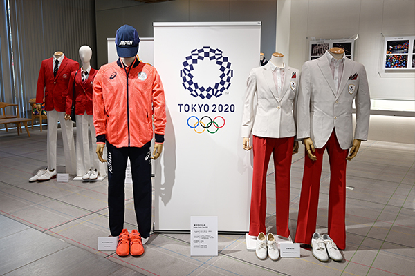日本オリンピックミュージアム企画展「オリンピックを彩るオフィシャルウェアの軌跡」の後期展示が開催中