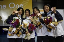 【バンコク大会・フェンシング】女子フルーレ団体で、日本チームが銅メダル獲得！