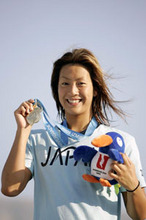 【イズミル大会・競泳】200m背泳ぎで寺川選手金メダル、五十嵐選手銀メダル獲得！