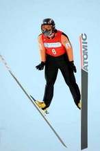 【スキー・ジャンプ】女子ノーマルヒル(K点90m)で茂野美咲選手が金メダル、澤谷夏花選手が銀メダルを獲得！