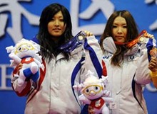 【スキー・ジャンプ】女子ノーマルヒル(K点90m)で茂野美咲選手が金メダル、澤谷夏花選手が銀メダルを獲得！