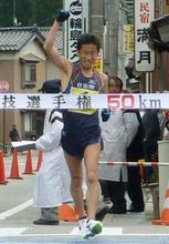 競歩、谷井が歴代２位で２連覇 日本選手権５０キロ