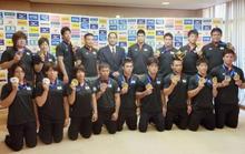 柔道、「リオで金を」と海老沼 世界選手権の日本代表帰国