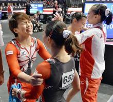 世界体操、日本女子は５位 米国３連覇、団体決勝