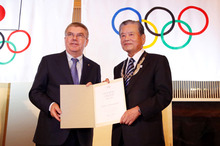 JOCの小野清子、川淵三郎両名誉委員がオリンピック・オーダーを受章