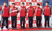 内村航平「東京五輪へ第一歩」 世界体操へ男子代表出発