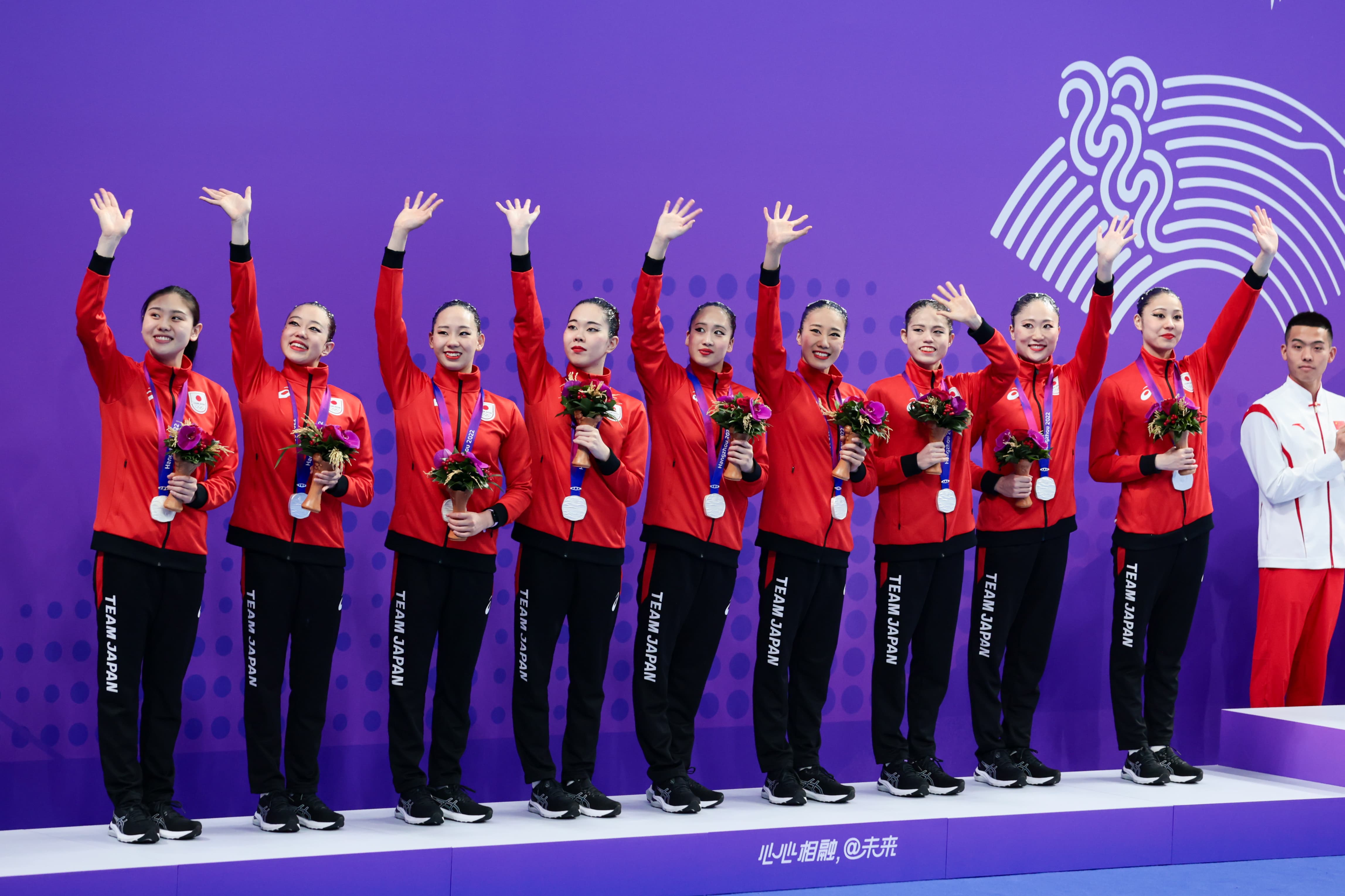 杭州アジア大会 アーティスティックスイミングで銀メダルを獲得した日本チーム
