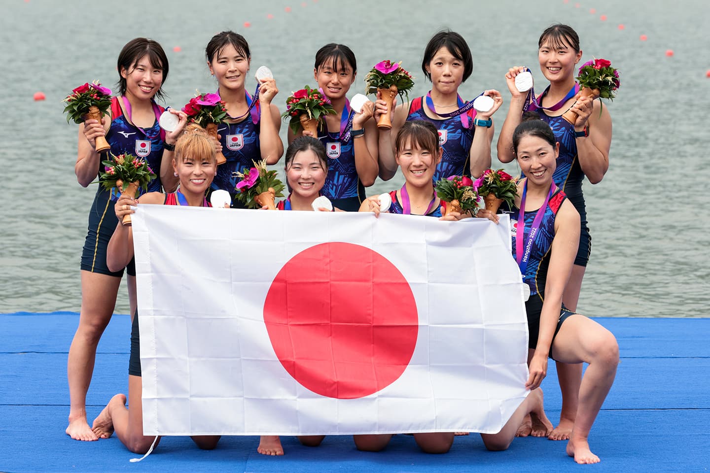 杭州アジア大会で銀メダルを獲得した女子エイトチーム
