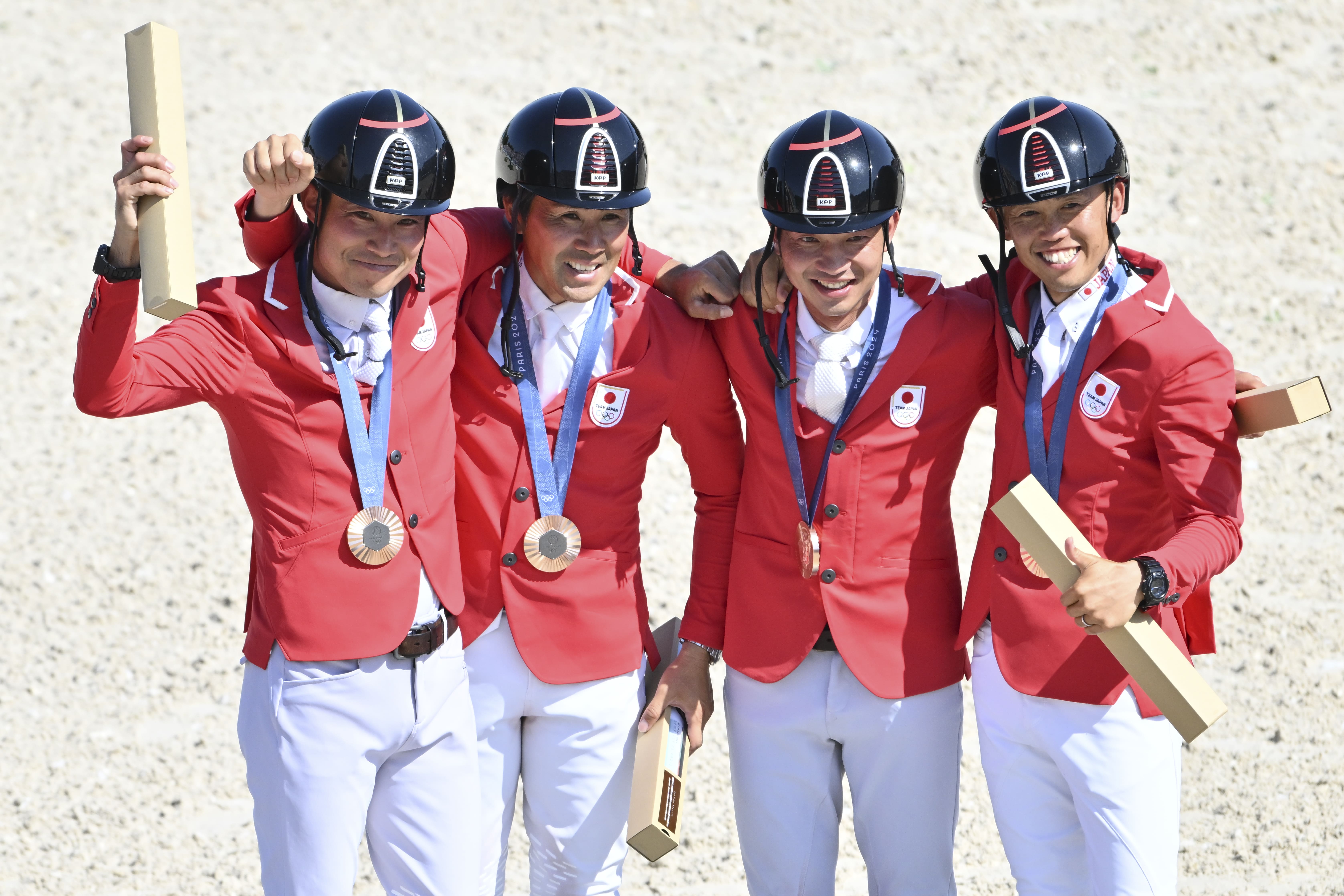 パリ2024大会で銅メダルを獲得した総合馬術チーム『初老ジャパン』