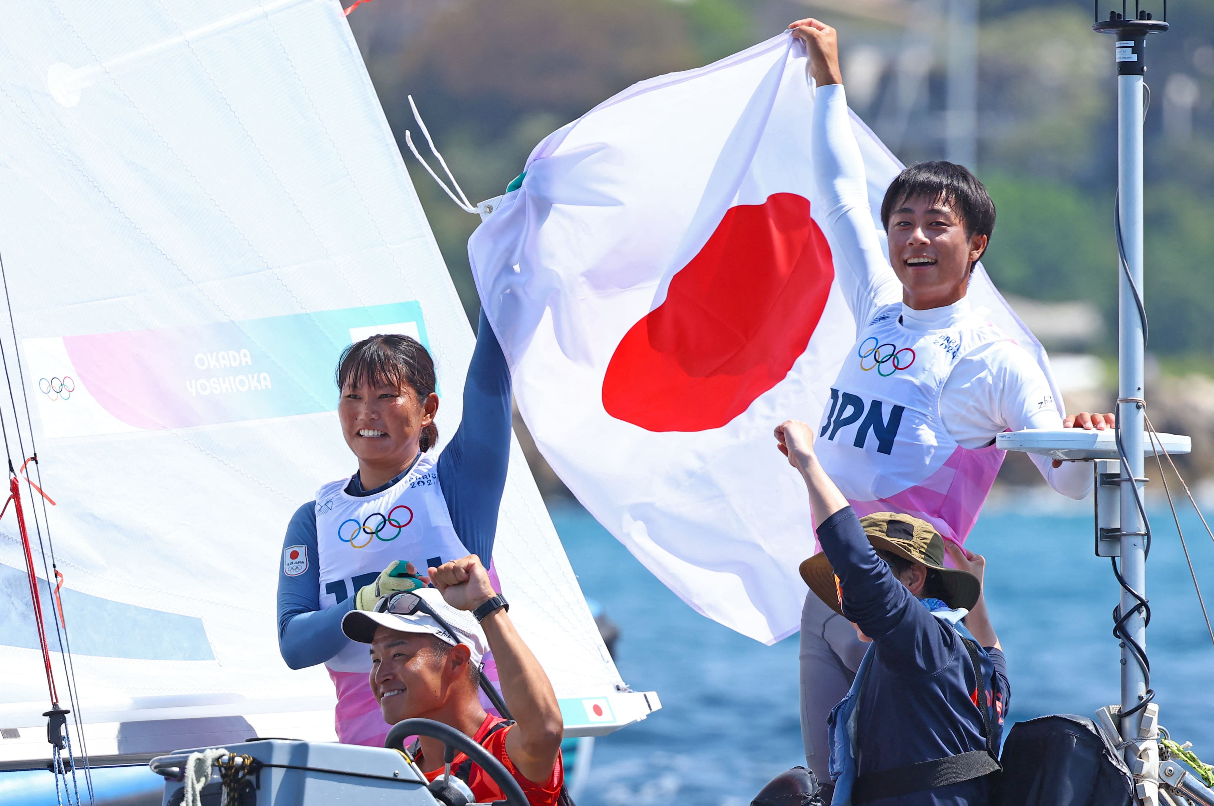 パリ2024大会 セーリング 混合470級で銀メダルを獲得した岡田奎樹選手・吉岡美帆選手ペア