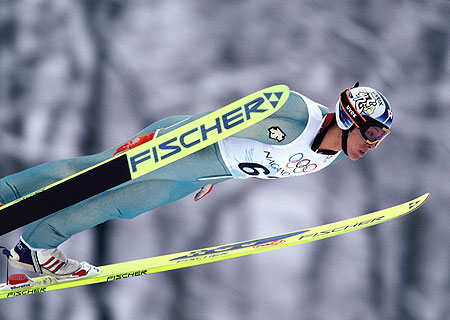 船木和喜選手は1998（平成10）年の長野冬季大会のジャンプ・ラージヒルで金メダル。Photo:アフロスポーツ