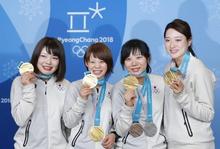 金メダル高木菜選手「実感ない」 スピードＳのメダリスト会見