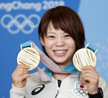 金メダル高木菜選手「実感ない」 スピードＳのメダリスト会見