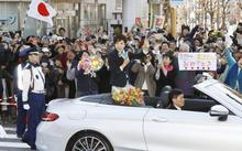 小平奈緒選手、地元でパレード 長野・茅野、金メダル祝い