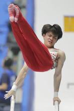 体操、田中が２種目でトップ通過 内村は鉄棒落下で予選落ち