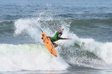 １７歳の安室がＱＳ初優勝 サーフィンの国際大会