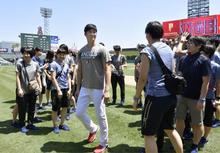 バレー女子日本がＭＬＢ大谷訪問 休養日にエンゼルスの試合観戦