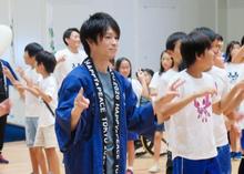 体操の内村選手「勇気や感動を」 五輪・パラ旗披露イベント