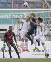 日本敗れ、２位通過 サッカー・１９日