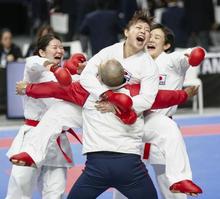 世界空手、日本女子が決勝進出 男子は３位決定戦へ