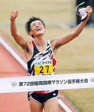 福岡国際マラソン、服部が初優勝 日本勢１４年ぶり