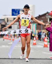 競歩、鈴木が国内記録更新で優勝 日本選手権５０キロ