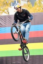 自転車、中村が２位で決勝進出 世界選手権ＢＭＸパーク