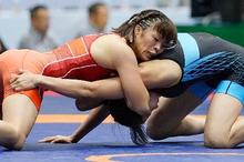 レスリング女子、日本が決勝進出 Ａ組１位、Ｗ杯第１日