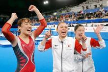トランポリン日本女子団体初の金 世界選手権で森、佐竹、土井畑