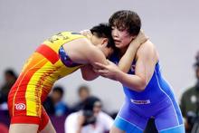 レスリング五輪代表、皆川が優勝 アジア選手権