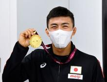 レスリング文田が帰国 アジア選手権Ｖから帰国