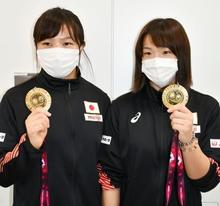 レスリング川井姉妹Ｖ「五輪で」 アジア選手権、女子代表が帰国