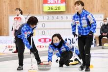 ロコと北海道銀行が決勝へ カーリング日本選手権