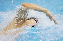 競泳、松元が自己記録へ０秒１０ 池江は１００ｍ背泳ぎで１位