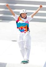 スケートボード西矢椛が金メダル １３歳、日本最年少表彰台