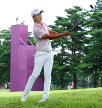 松山は１打差２位、星野４６位 ゴルフ・３１日