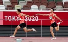 男子リレー、日本はバトンミス 陸上・６日