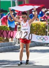 男子リレー、日本はバトンミス 陸上・６日