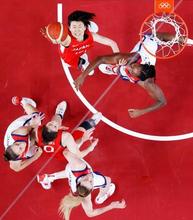 日本、米国に敗れ銀メダル バスケットボール・８日