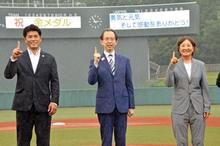 稲葉監督、福島県を訪問 宇津木監督と「金」報告