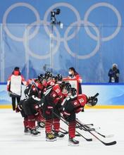 日本、初戦でスウェーデンに勝利 アイスホッケー・３日
