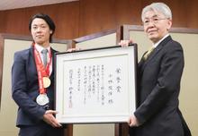 北海道、小林陵侑選手に栄誉賞 札幌市も表敬訪問