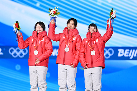 【北京2022冬季オリンピックメダリストインタビュー】髙木美帆・佐藤綾乃・髙木菜那：みんなの力と温かさを感じて