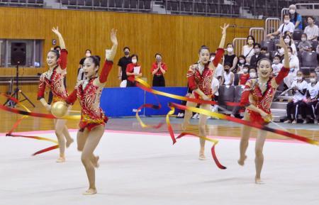 鈴木「五輪枠勝ち取る」 新体操代表が演技披露