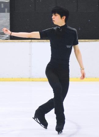 羽生さん練習公開、４回転半挑戦 アイスリンク仙台で名作熱演